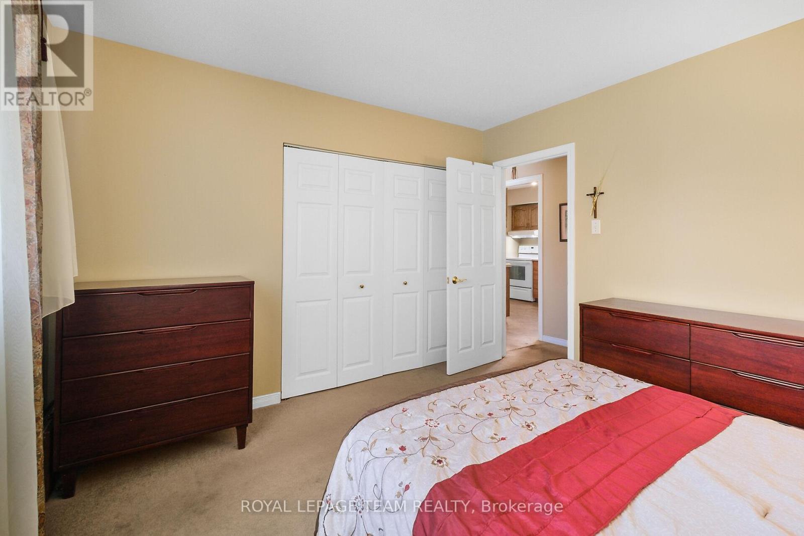 Photo 14 of 41 Viewmount Drive, Ottawa ON