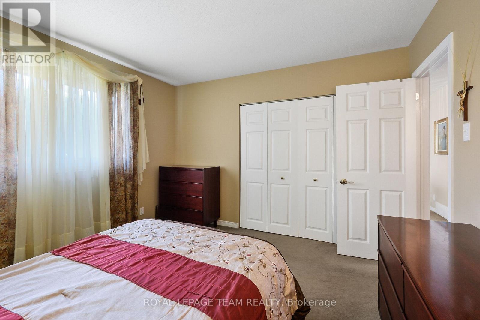 Photo 15 of 41 Viewmount Drive, Ottawa ON