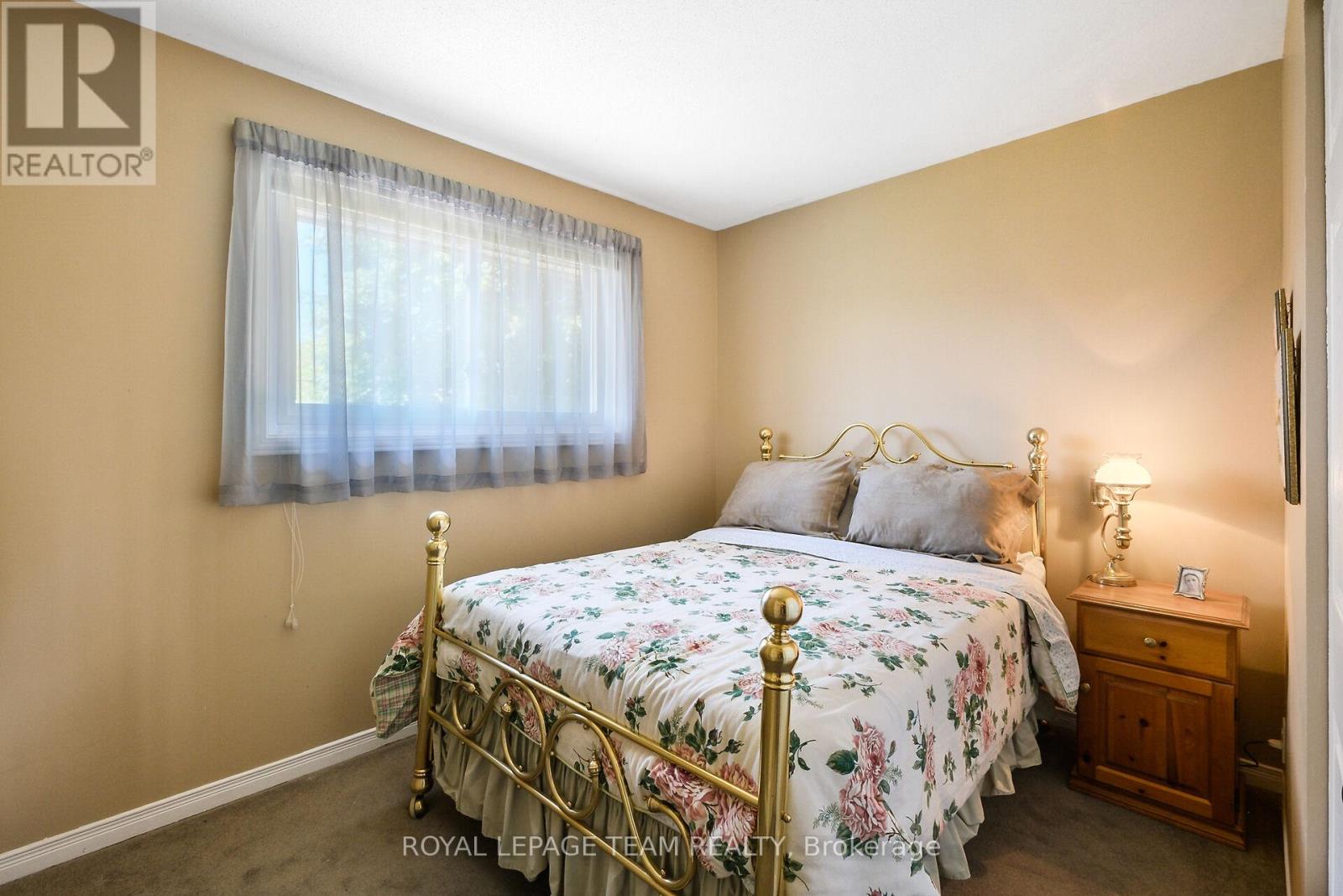 Photo 16 of 41 Viewmount Drive, Ottawa ON