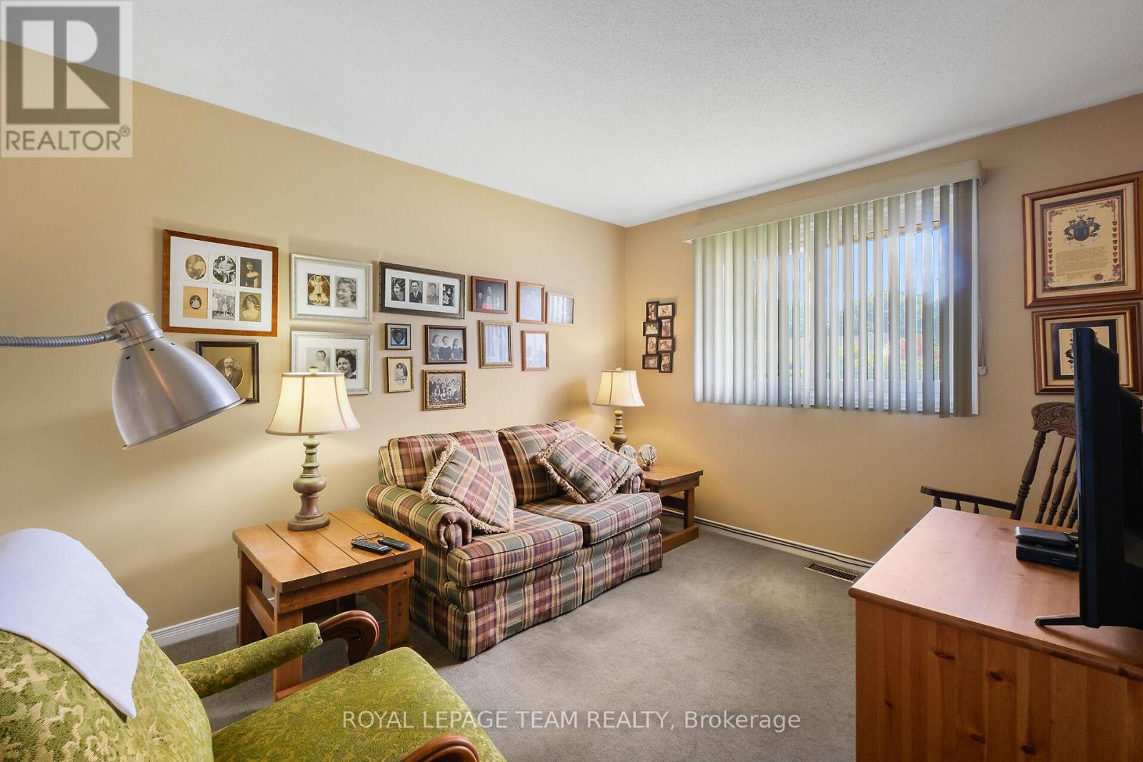 Photo 19 of 41 Viewmount Drive, Ottawa ON