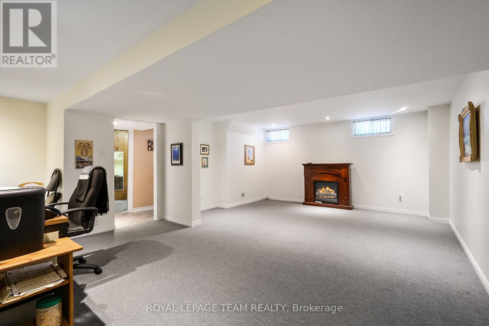 Photo 24 of 41 Viewmount Drive, Ottawa ON
