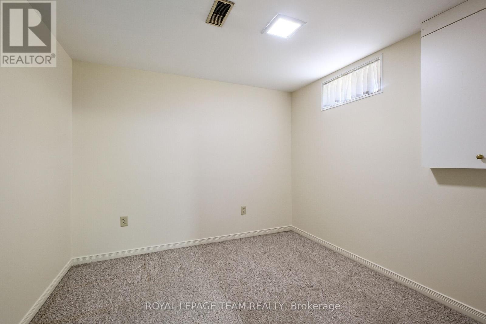 Photo 27 of 41 Viewmount Drive, Ottawa ON