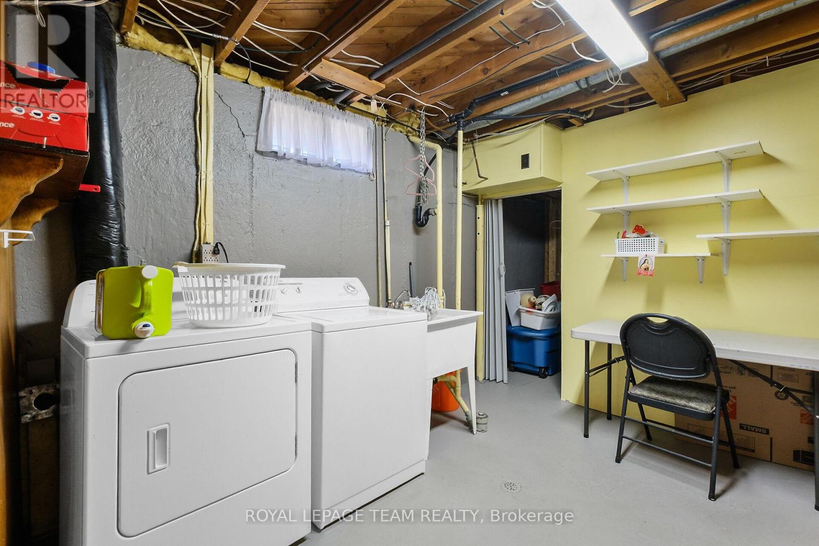 Photo 30 of 41 Viewmount Drive, Ottawa ON