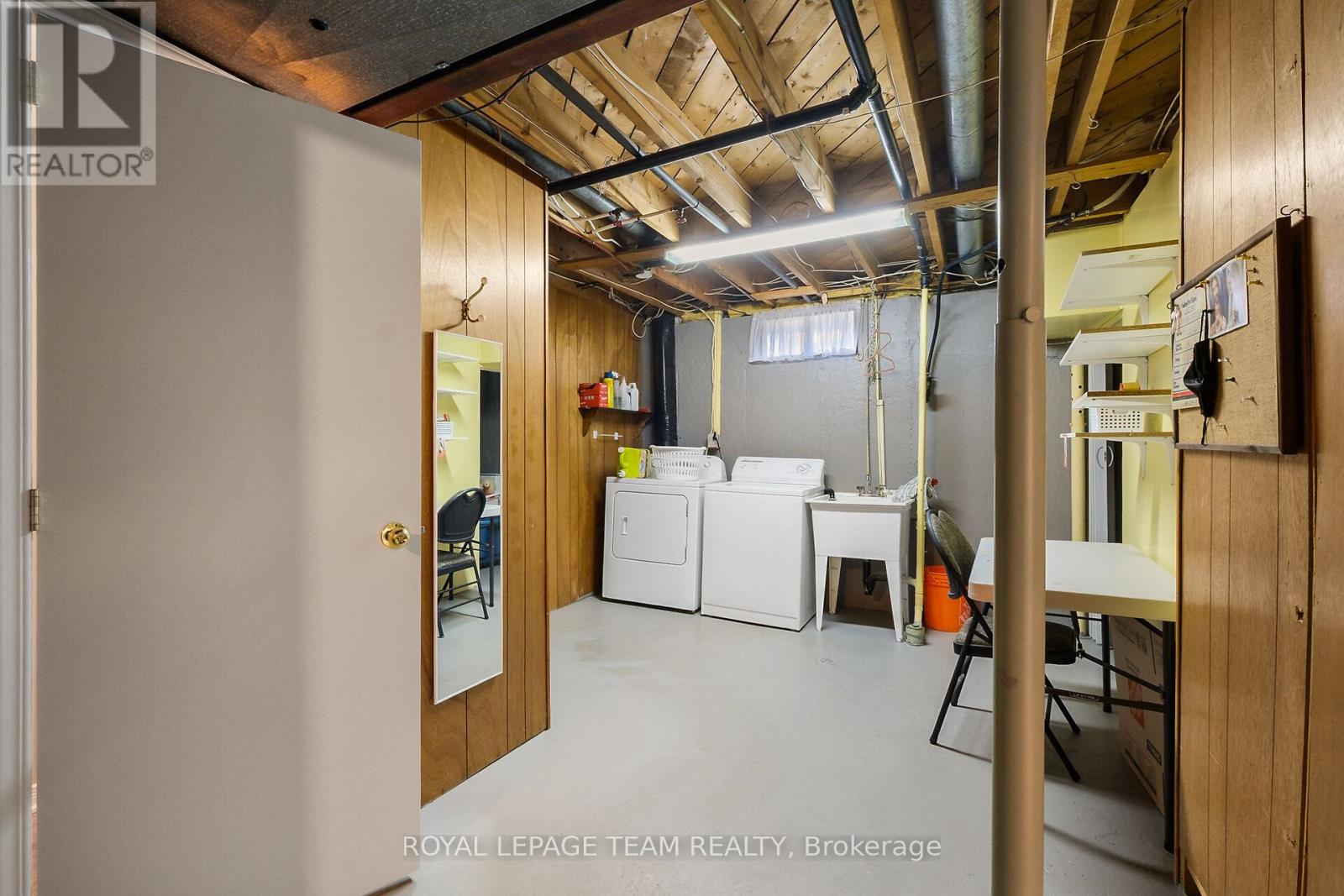 Photo 31 of 41 Viewmount Drive, Ottawa ON