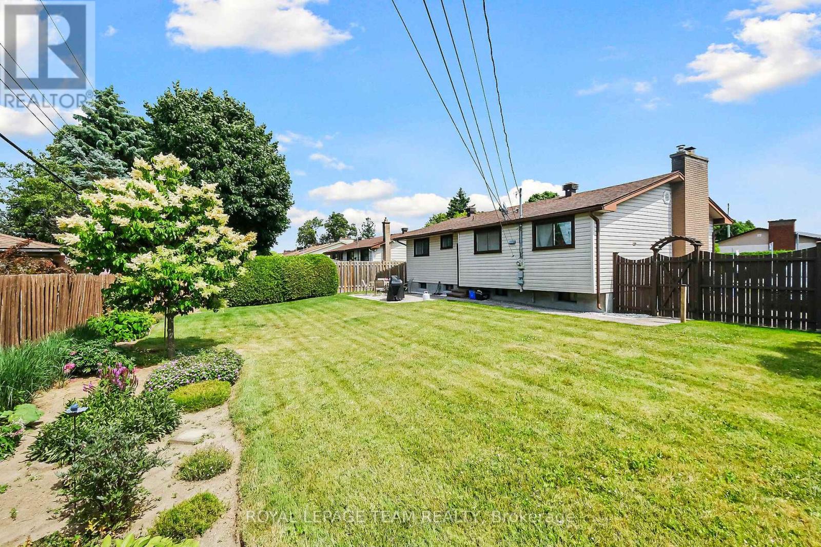 Photo 35 of 41 Viewmount Drive, Ottawa ON