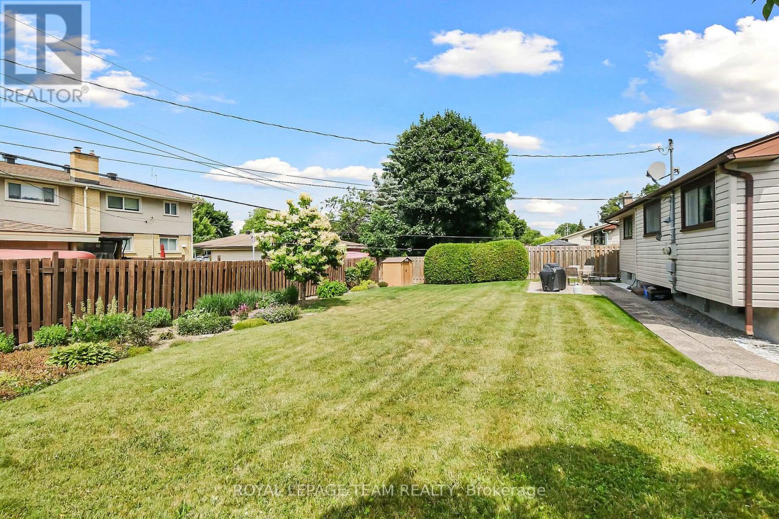 Photo 36 of 41 Viewmount Drive, Ottawa ON