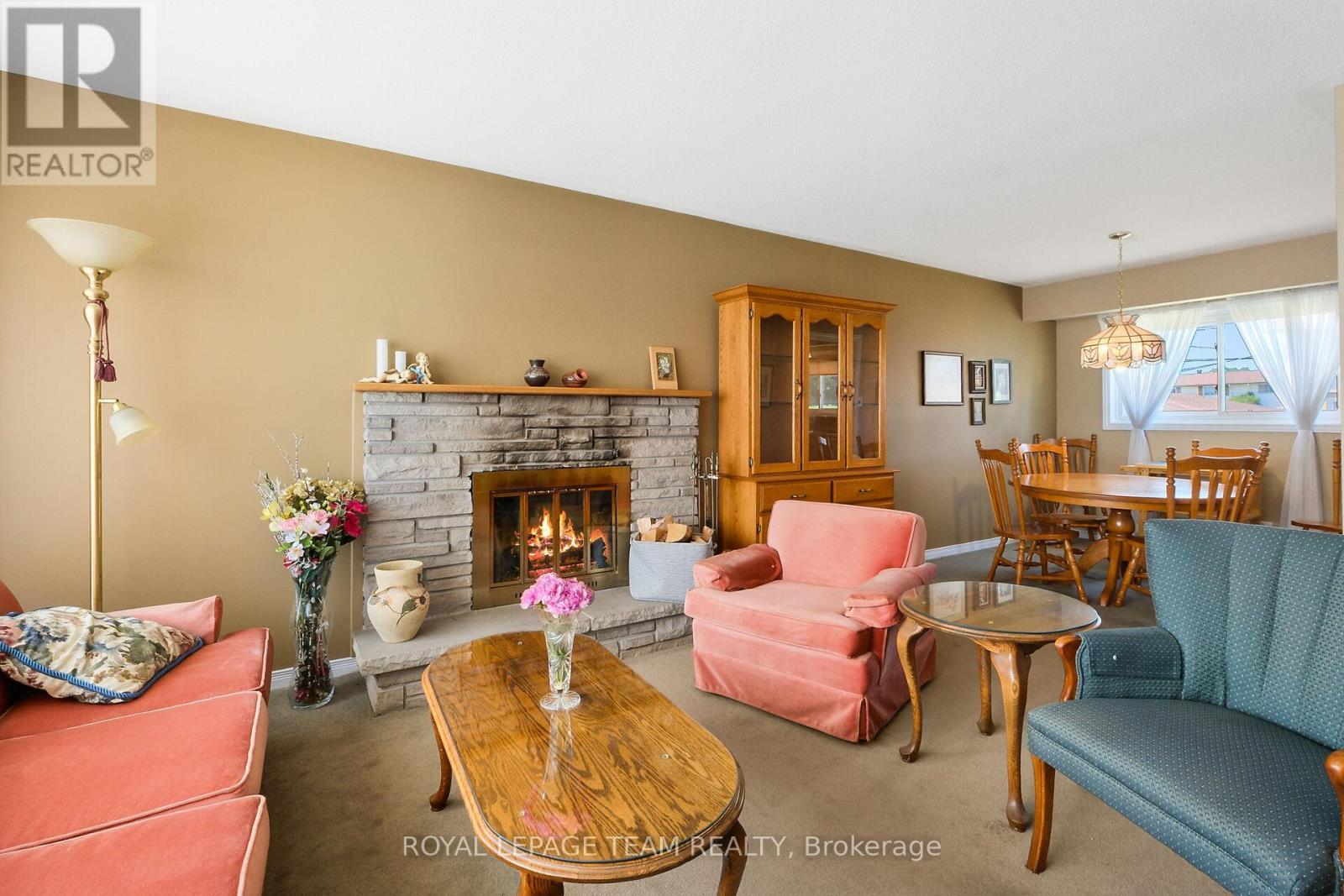 Photo 6 of 41 Viewmount Drive, Ottawa ON