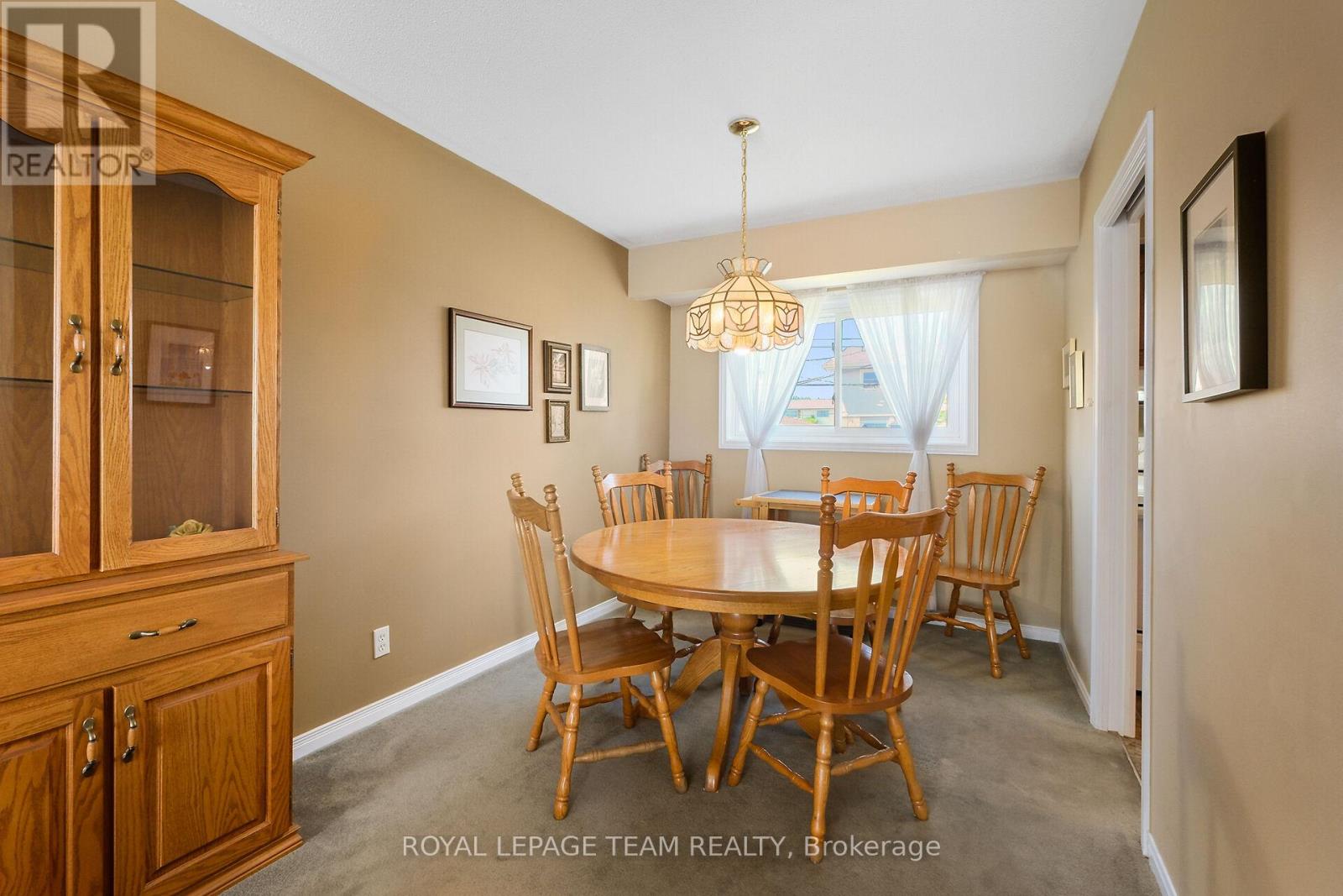 Photo 7 of 41 Viewmount Drive, Ottawa ON