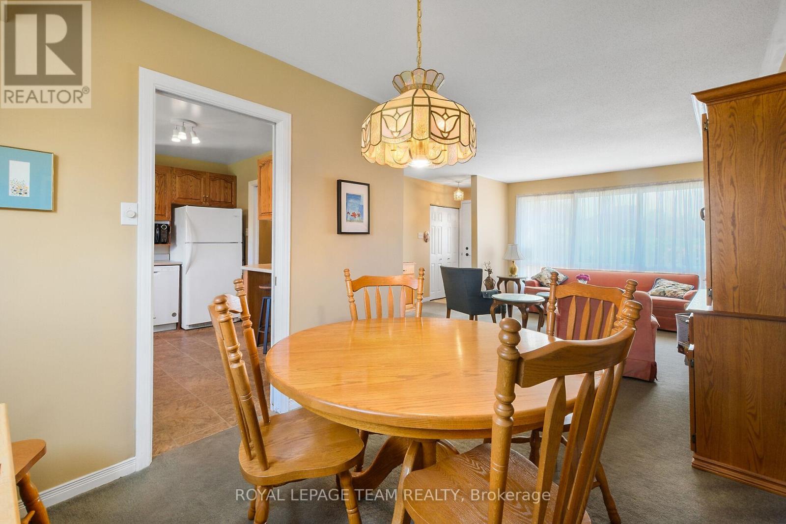 Photo 8 of 41 Viewmount Drive, Ottawa ON