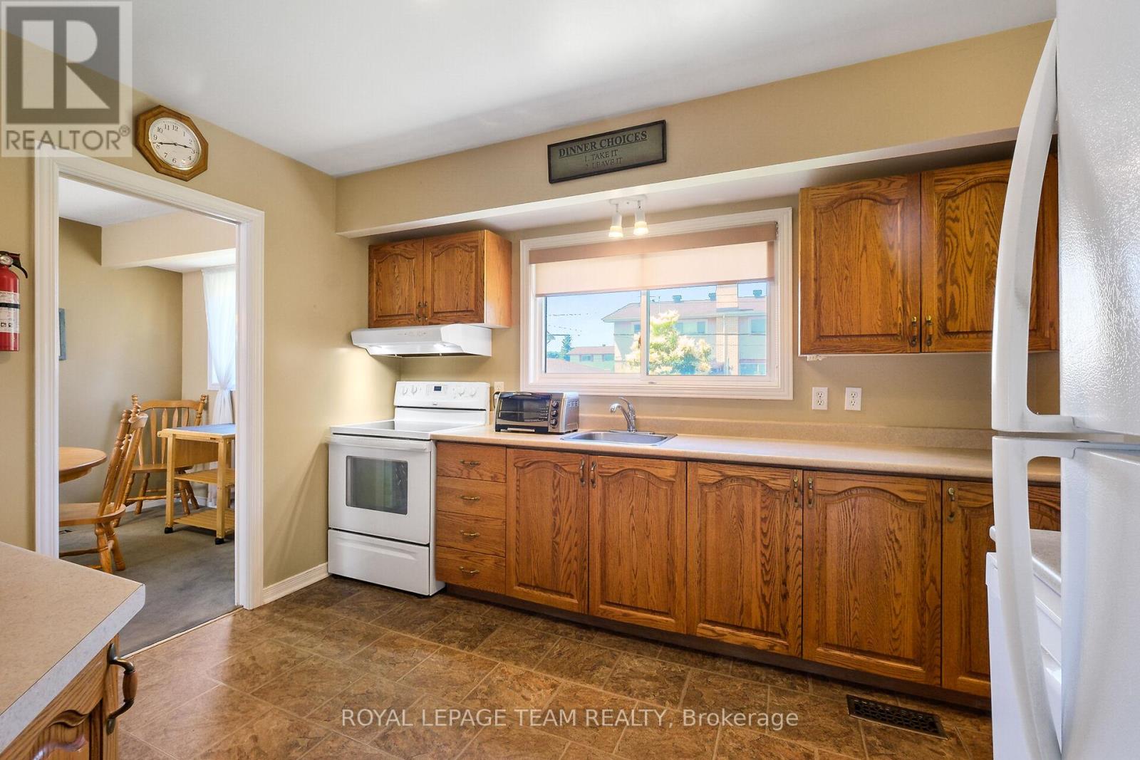 Photo 9 of 41 Viewmount Drive, Ottawa ON