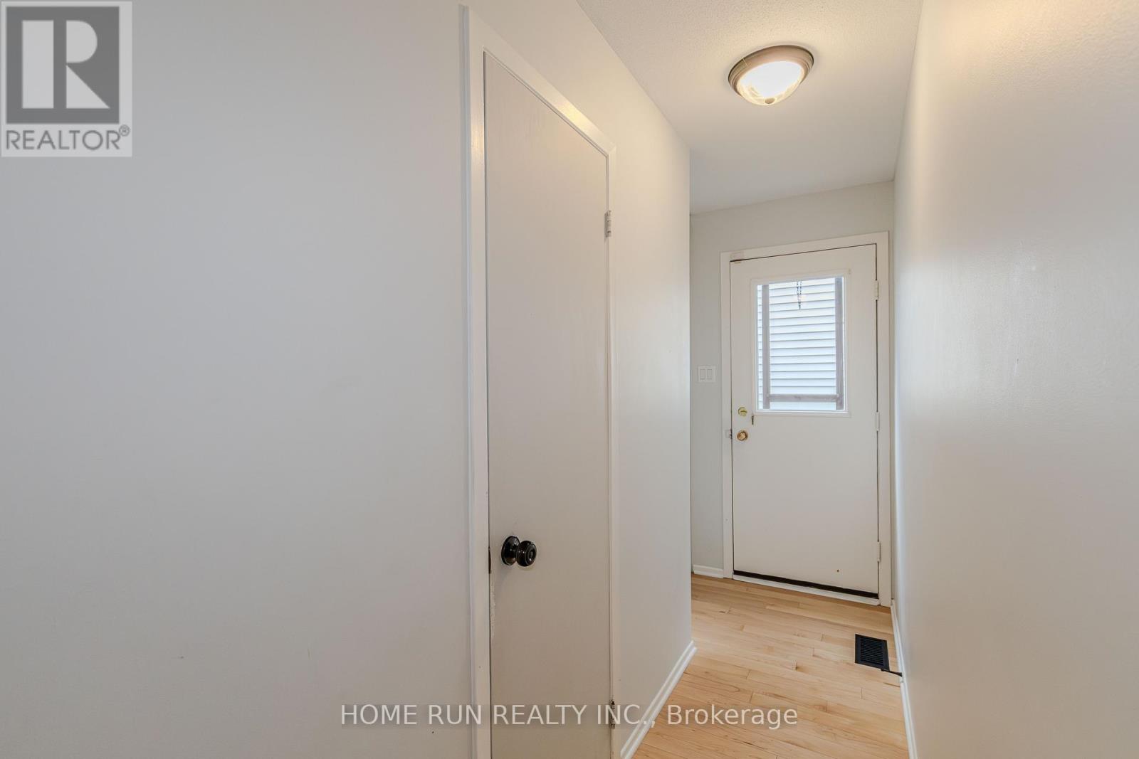 Photo 35 of 30 Turret Court, Ottawa ON