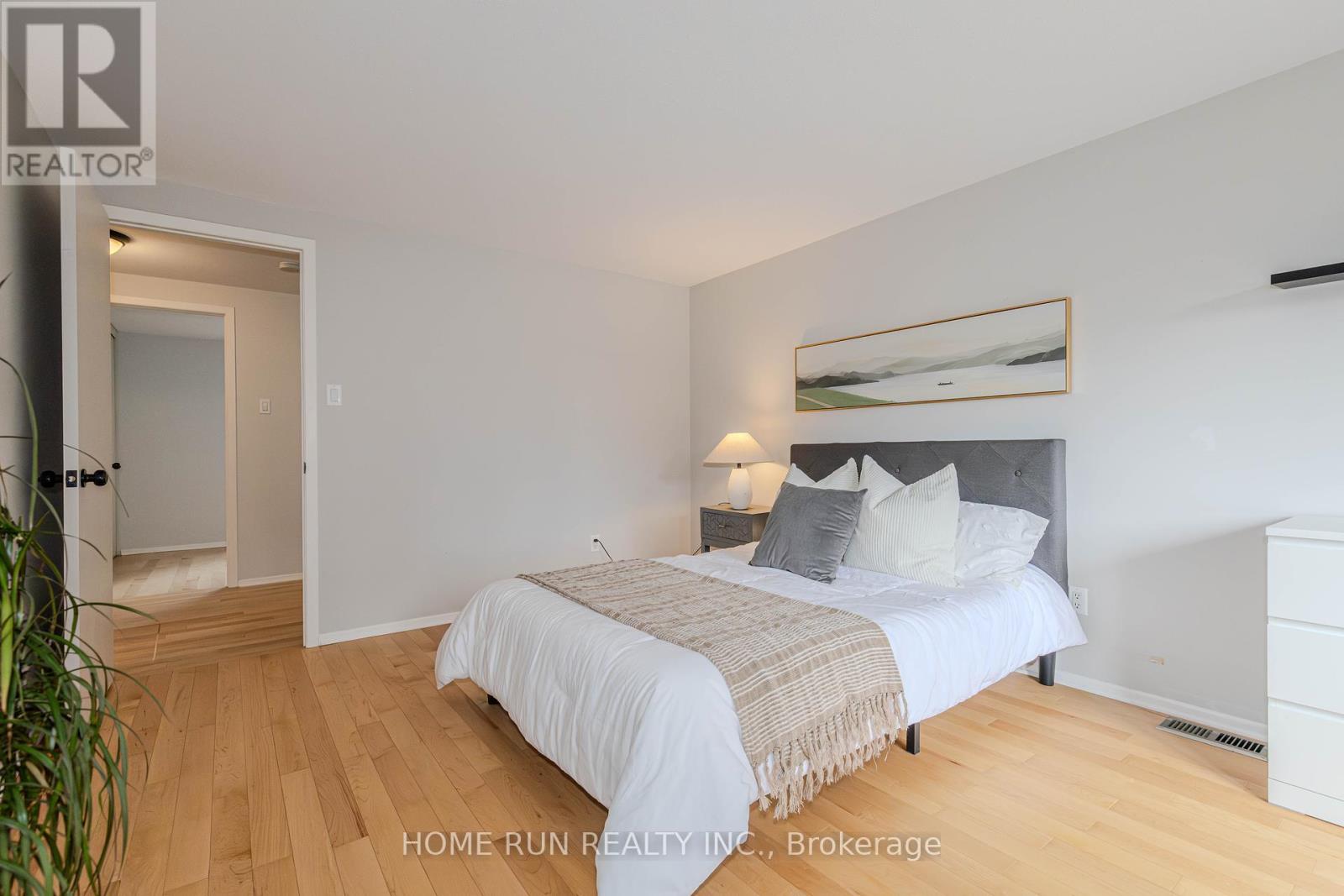 Photo 16 of 30 Turret Court, Ottawa ON