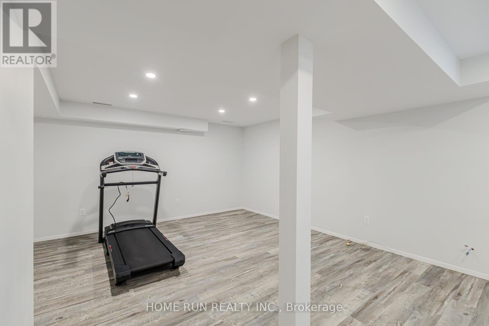 Photo 13 of 30 Turret Court, Ottawa ON
