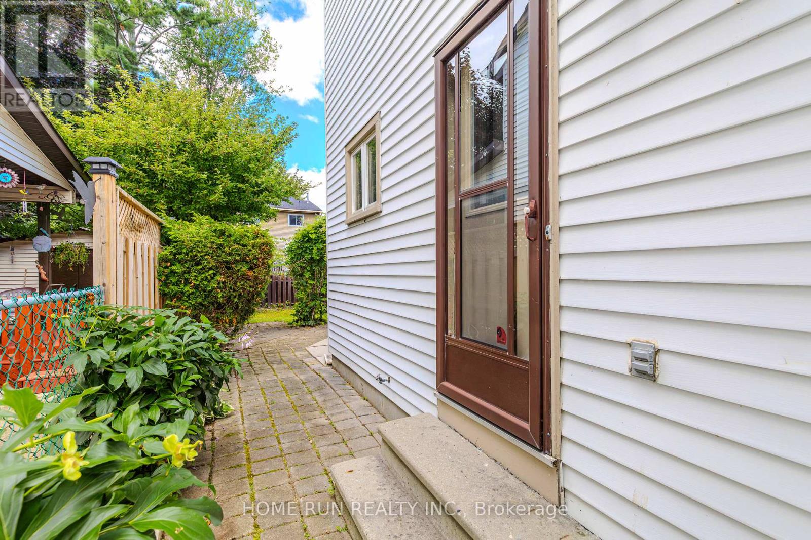 Photo 27 of 30 Turret Court, Ottawa ON
