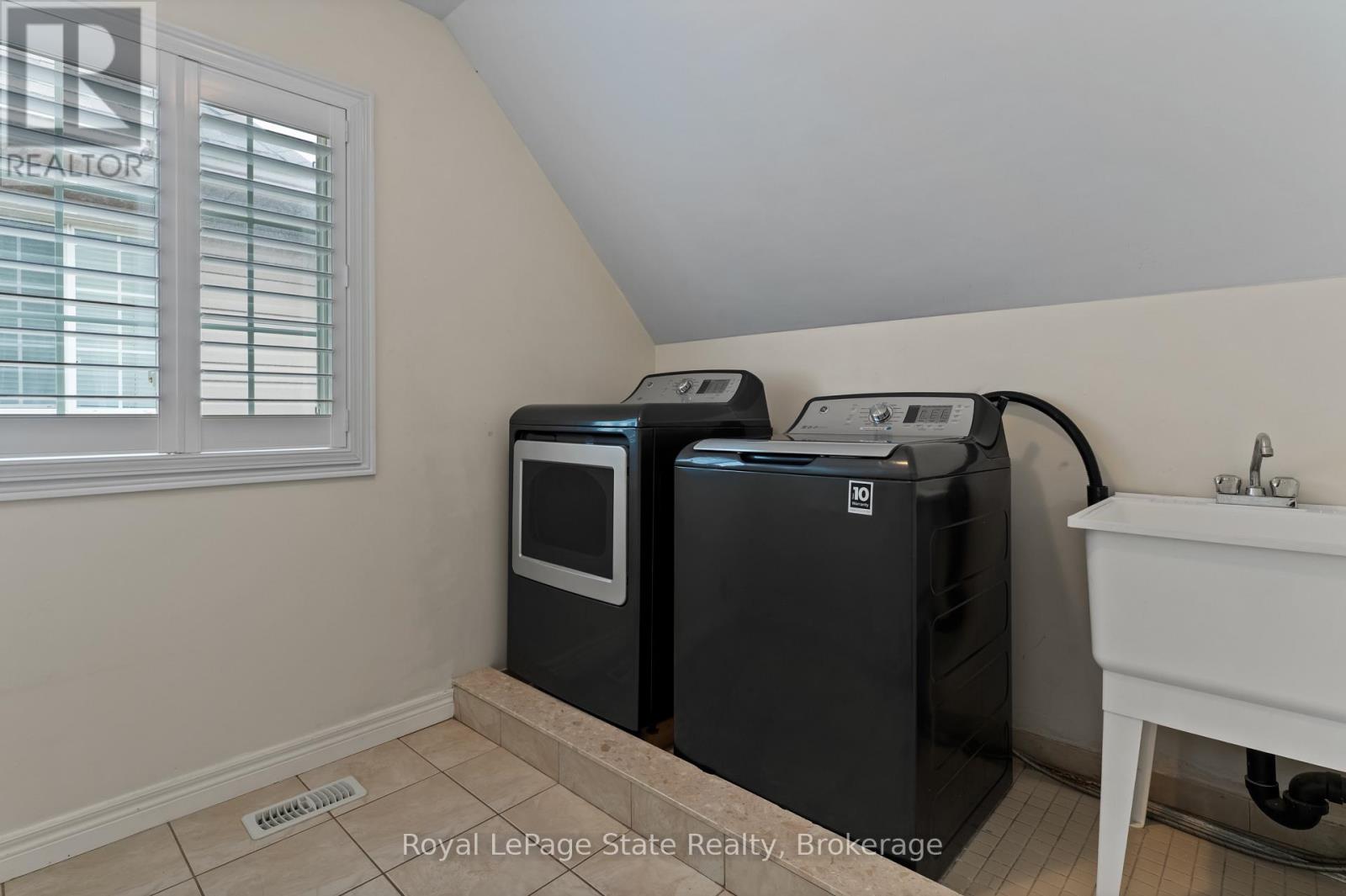 Photo 31 of 59 Galileo Drive, Hamilton ON