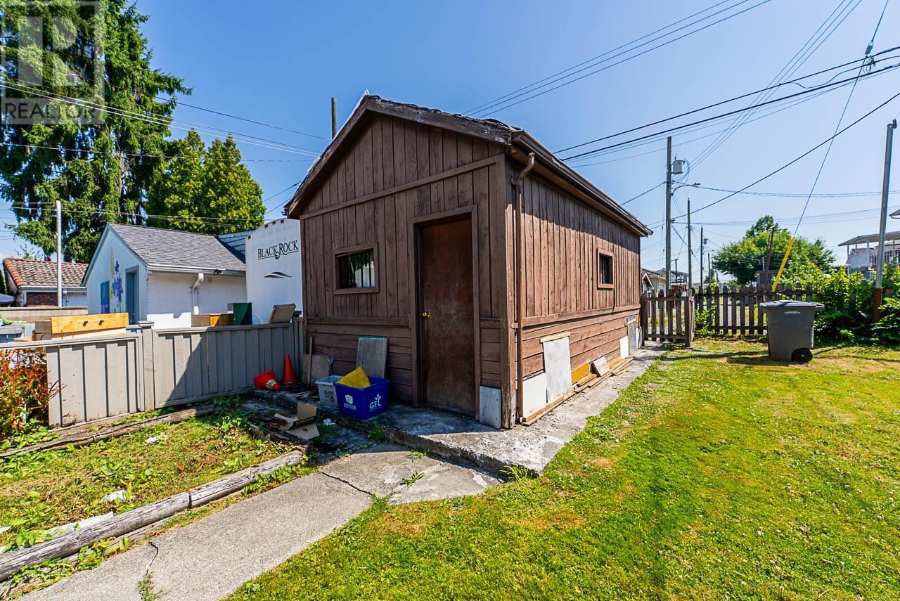 Photo 11 of 942 Nanaimo Street, Vancouver BC