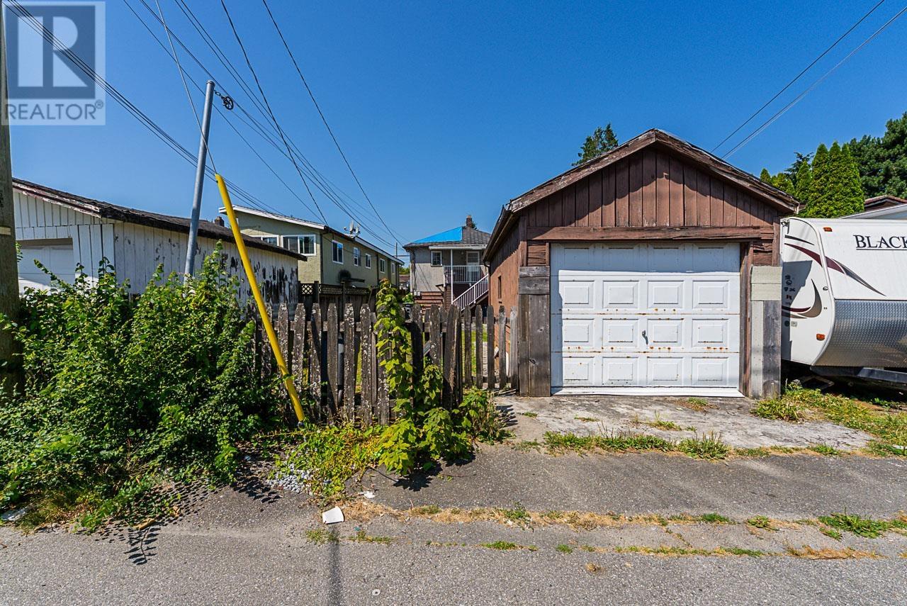 Photo 27 of 942 Nanaimo Street, Vancouver BC