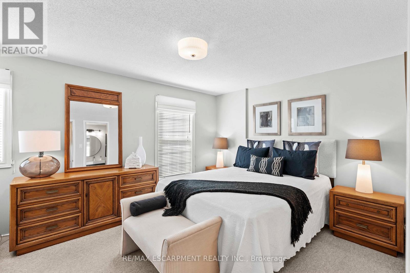 Photo 13 of 56 2272 Mowat Avenue, Oakville ON