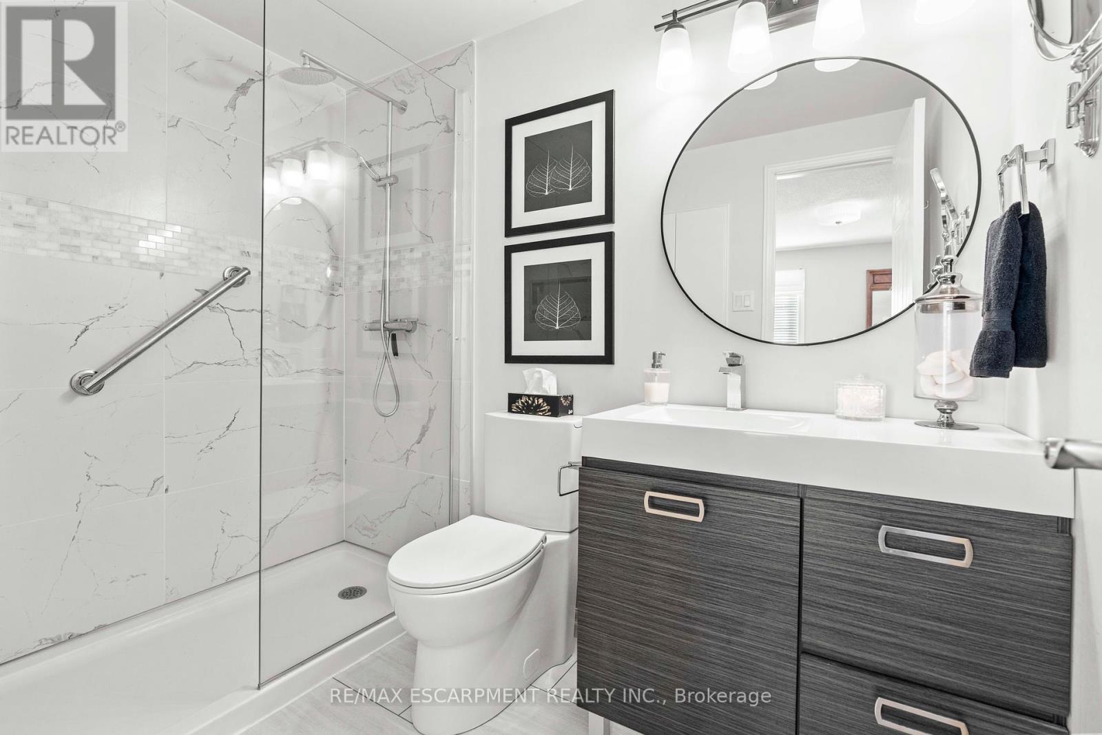 Photo 15 of 56 2272 Mowat Avenue, Oakville ON