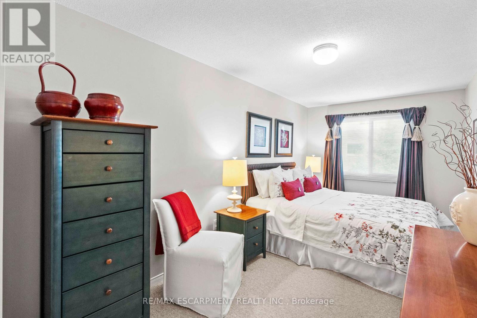 Photo 16 of 56 2272 Mowat Avenue, Oakville ON