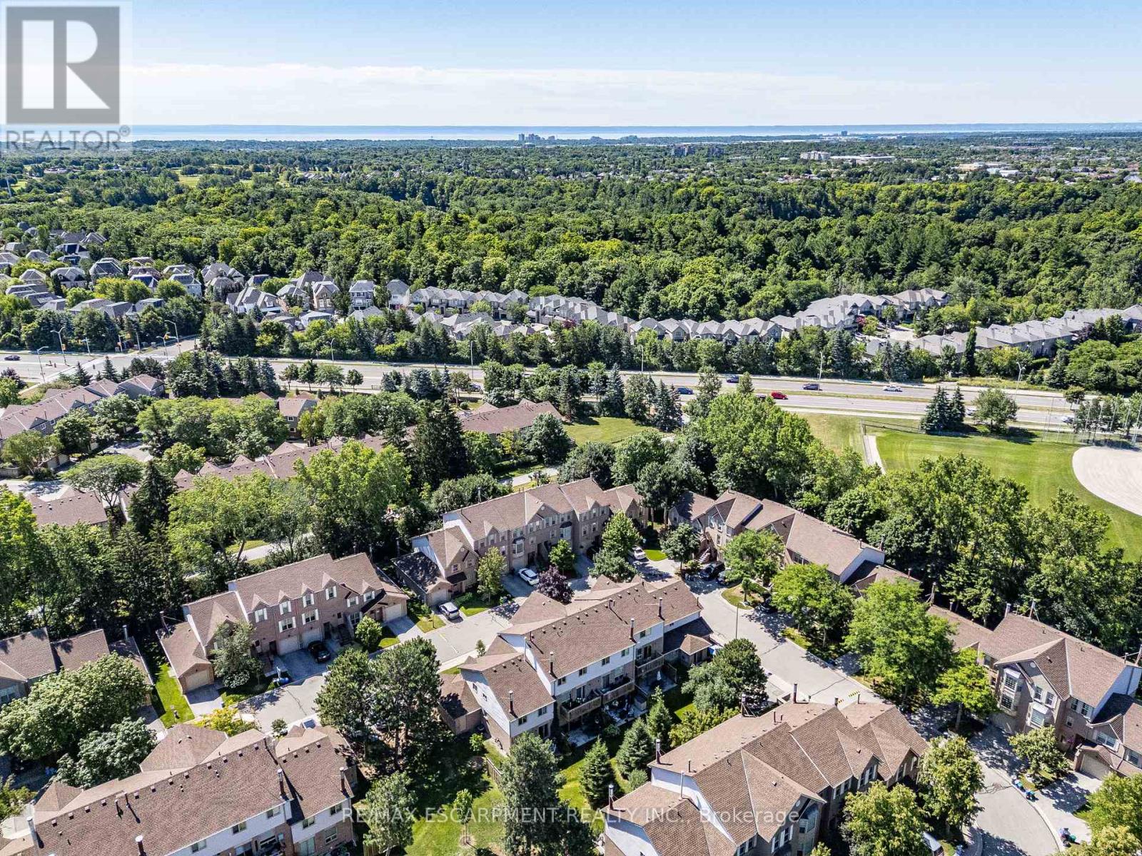 Photo 31 of 56 2272 Mowat Avenue, Oakville ON