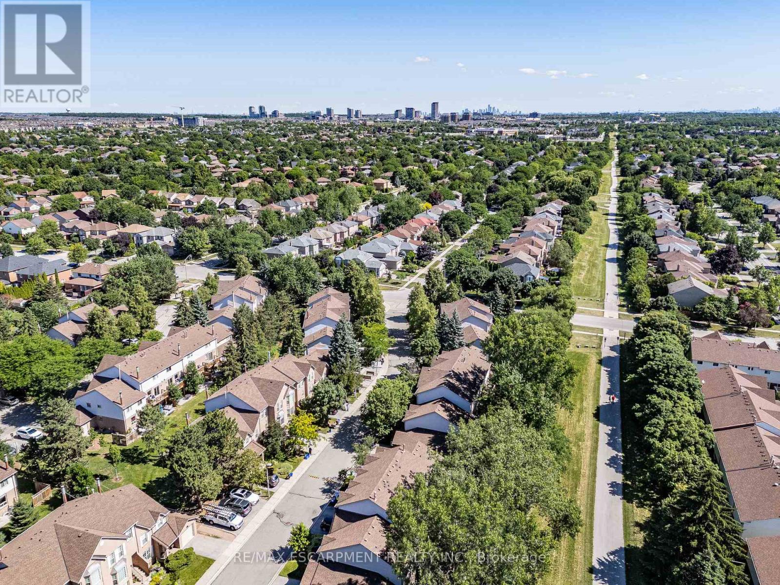 Photo 32 of 56 2272 Mowat Avenue, Oakville ON