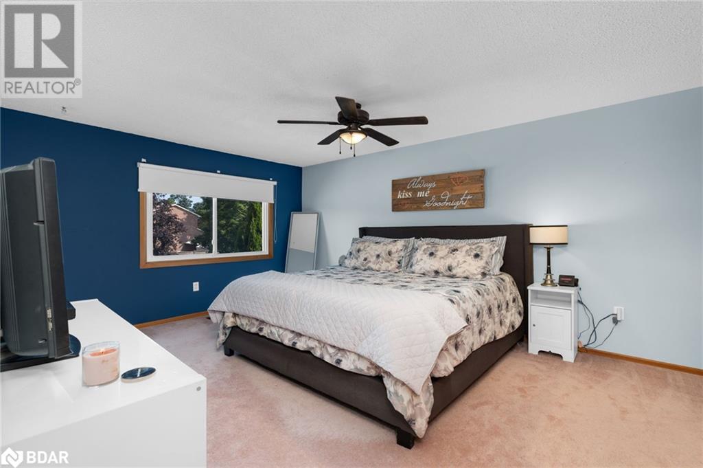 Photo 17 of 70 Lillian Crescent, Barrie ON