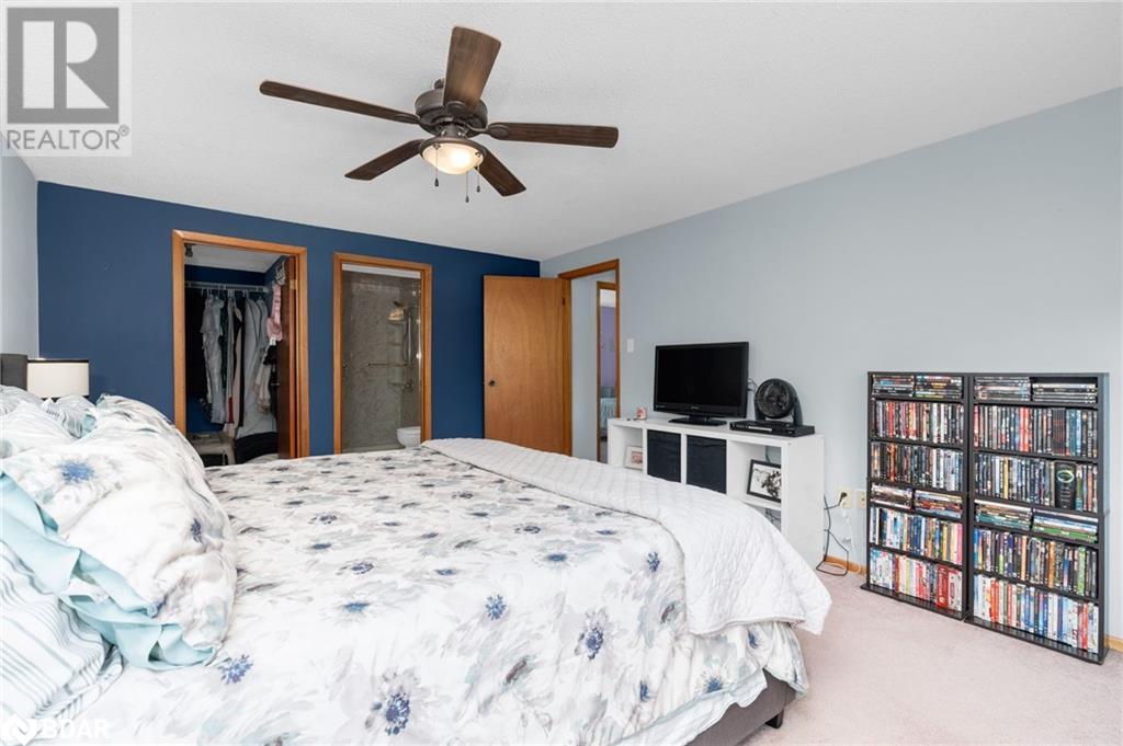 Photo 18 of 70 Lillian Crescent, Barrie ON