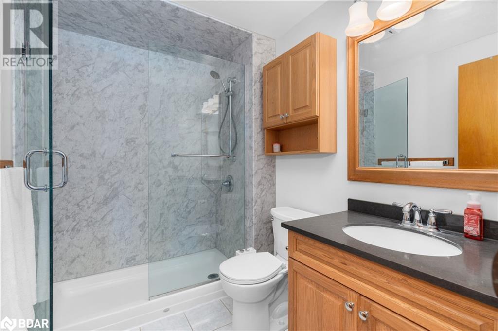 Photo 19 of 70 Lillian Crescent, Barrie ON