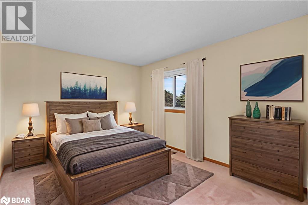 Photo 20 of 70 Lillian Crescent, Barrie ON