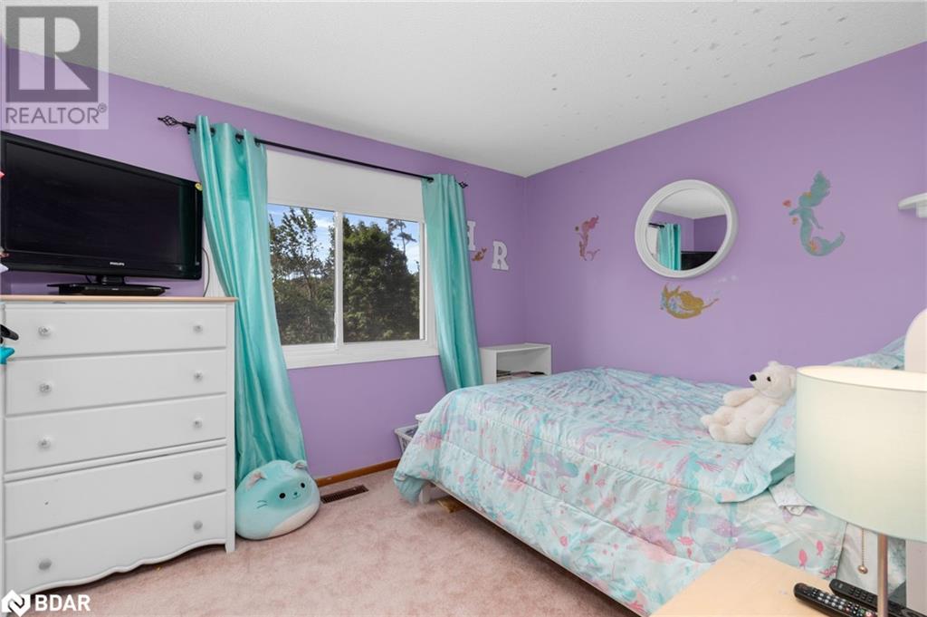 Photo 23 of 70 Lillian Crescent, Barrie ON