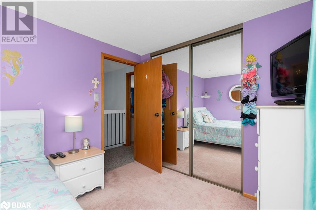 Photo 24 of 70 Lillian Crescent, Barrie ON