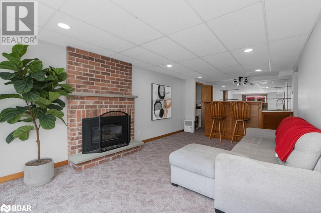 Photo 29 of 70 Lillian Crescent, Barrie ON