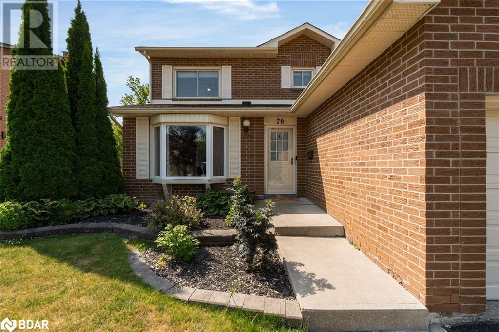Photo 3 of 70 Lillian Crescent, Barrie ON