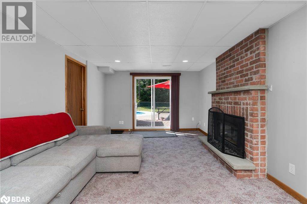 Photo 30 of 70 Lillian Crescent, Barrie ON