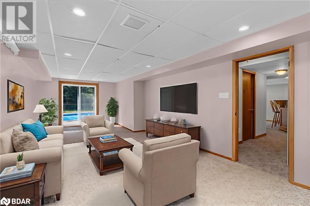 Photo 31 of 70 Lillian Crescent, Barrie ON