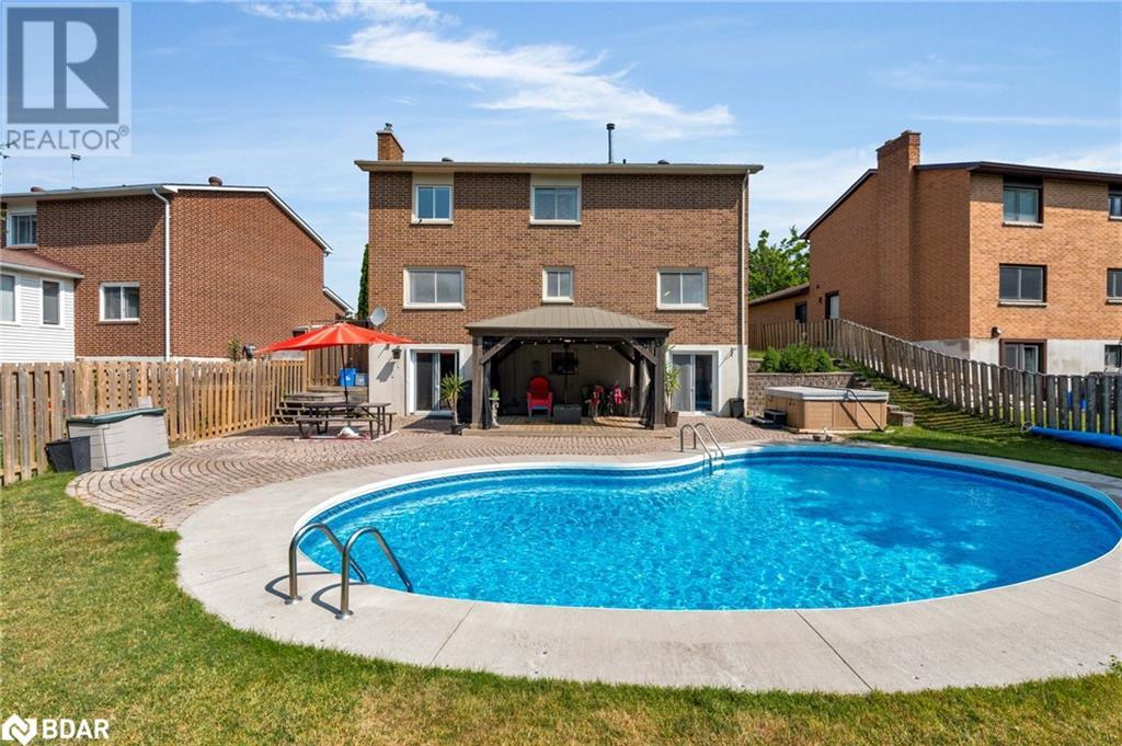 Photo 33 of 70 Lillian Crescent, Barrie ON