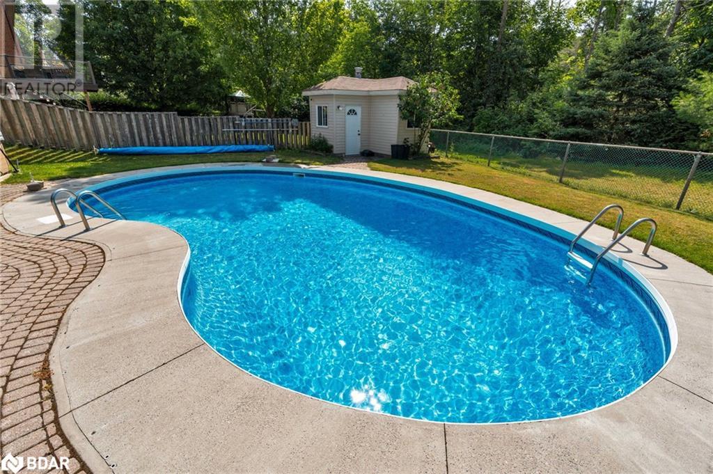 Photo 38 of 70 Lillian Crescent, Barrie ON