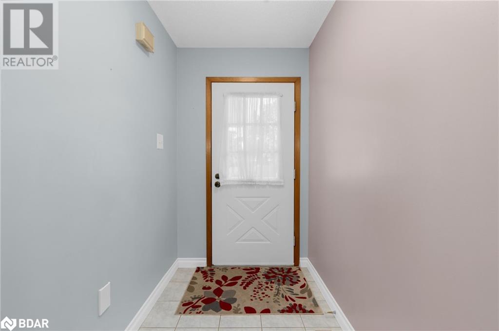 Photo 4 of 70 Lillian Crescent, Barrie ON