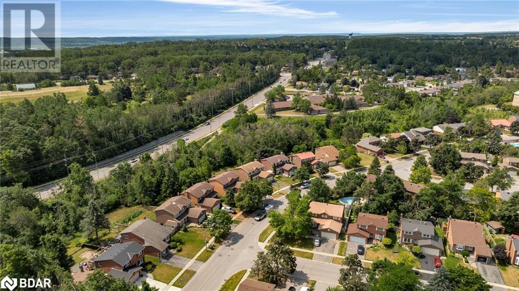 Photo 46 of 70 Lillian Crescent, Barrie ON