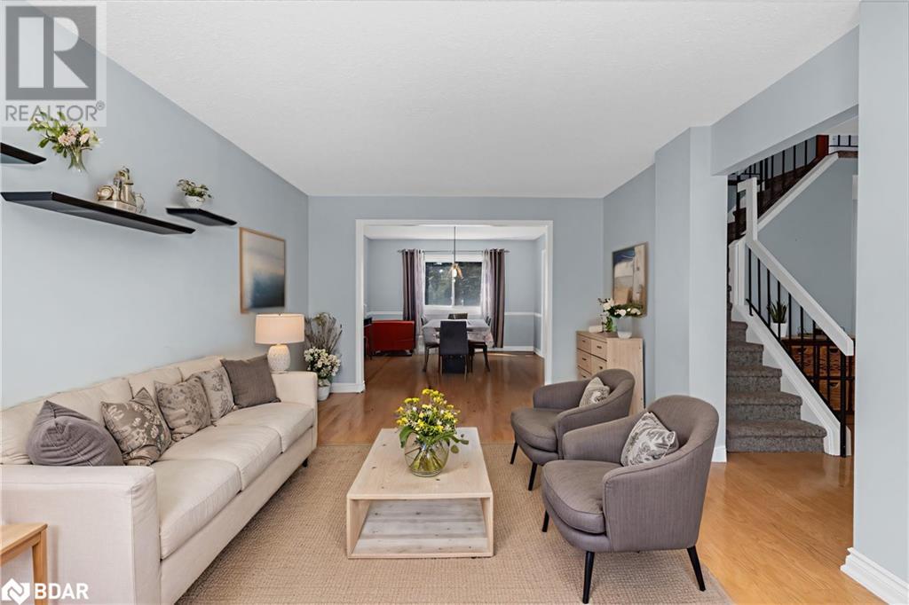 Photo 7 of 70 Lillian Crescent, Barrie ON