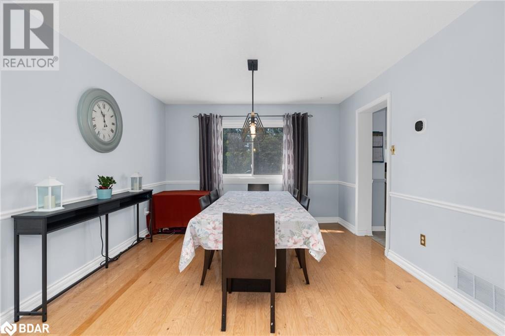 Photo 8 of 70 Lillian Crescent, Barrie ON