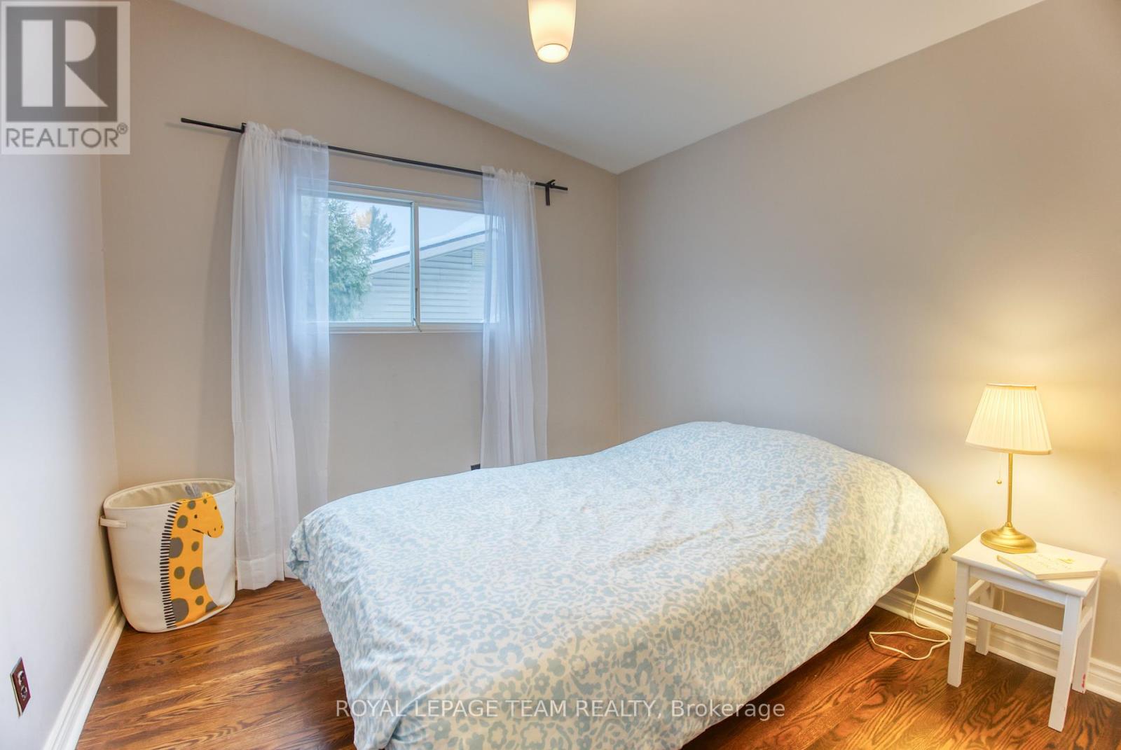 Photo 24 of 2010 Featherston Drive, Ottawa ON