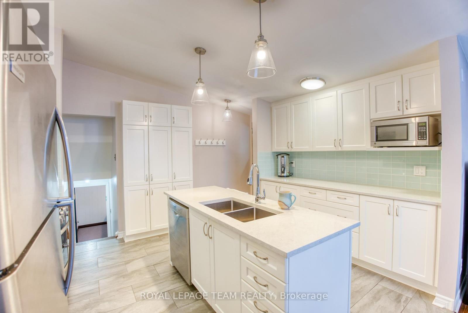 Photo 15 of 2010 Featherston Drive, Ottawa ON