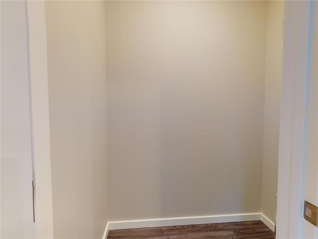 Photo 10 of 799 Weatherdon Avenue, Winnipeg MB