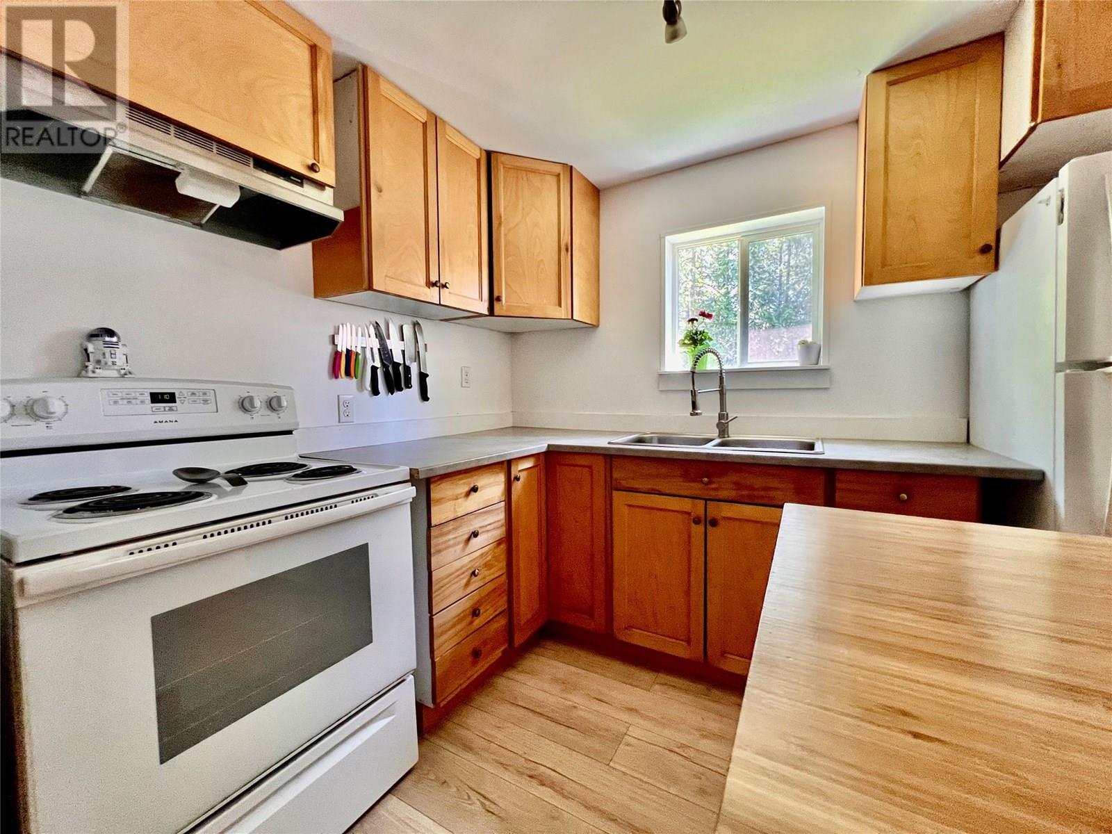 Photo 6 of 3701 Sabrina Road, Bonnington BC
