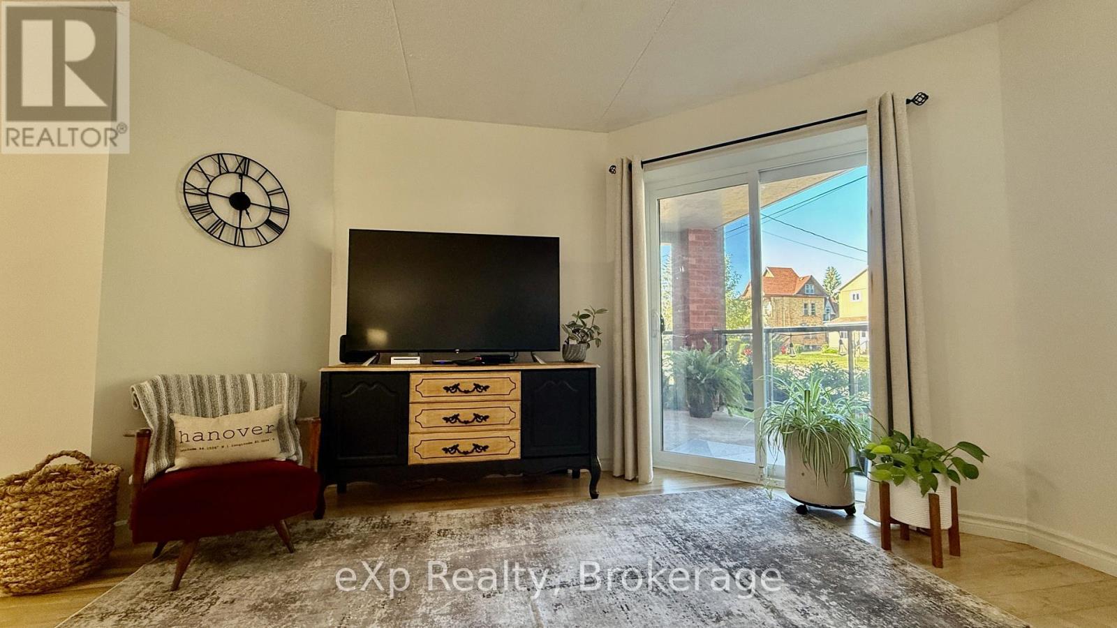 Photo 5 of 105 536 11 Th Avenue E, Hanover ON