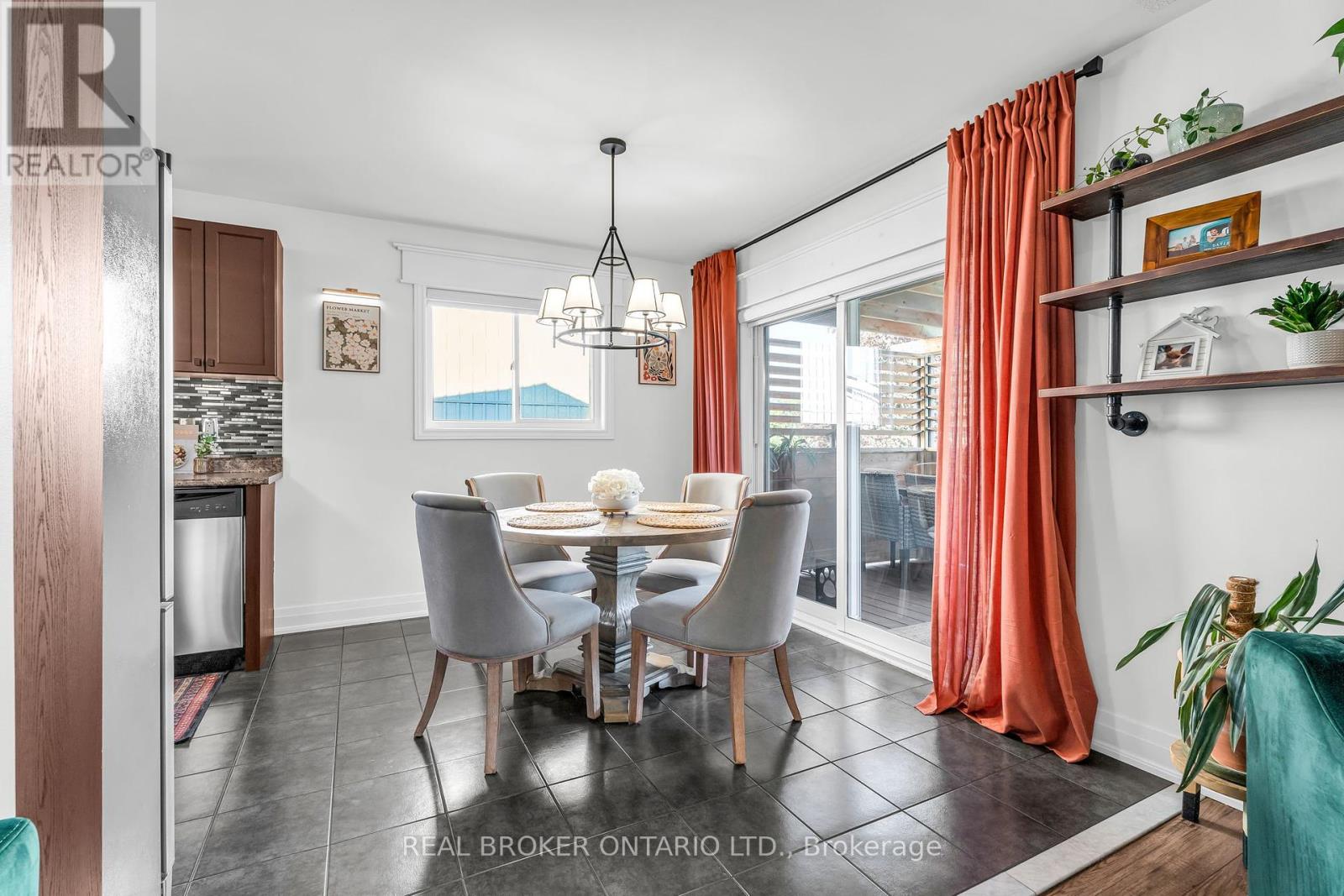 Photo 5 of 292 Regina Street, Clearview ON
