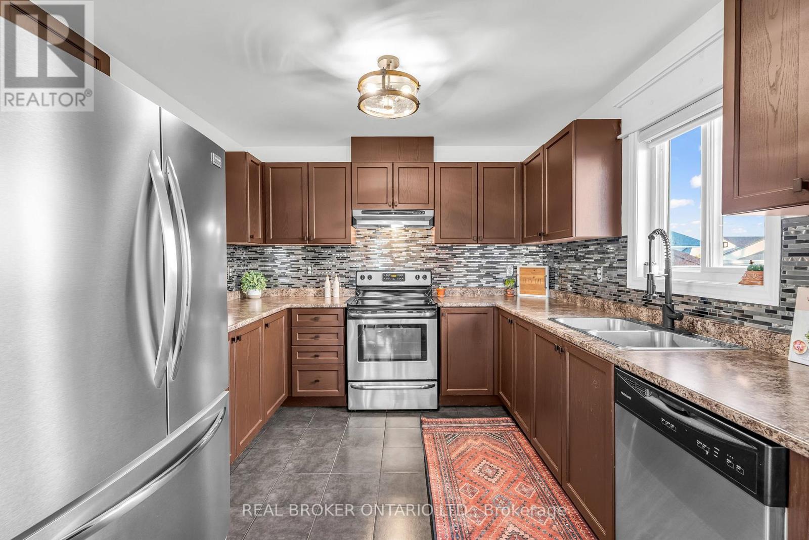 Photo 12 of 292 Regina Street, Clearview ON