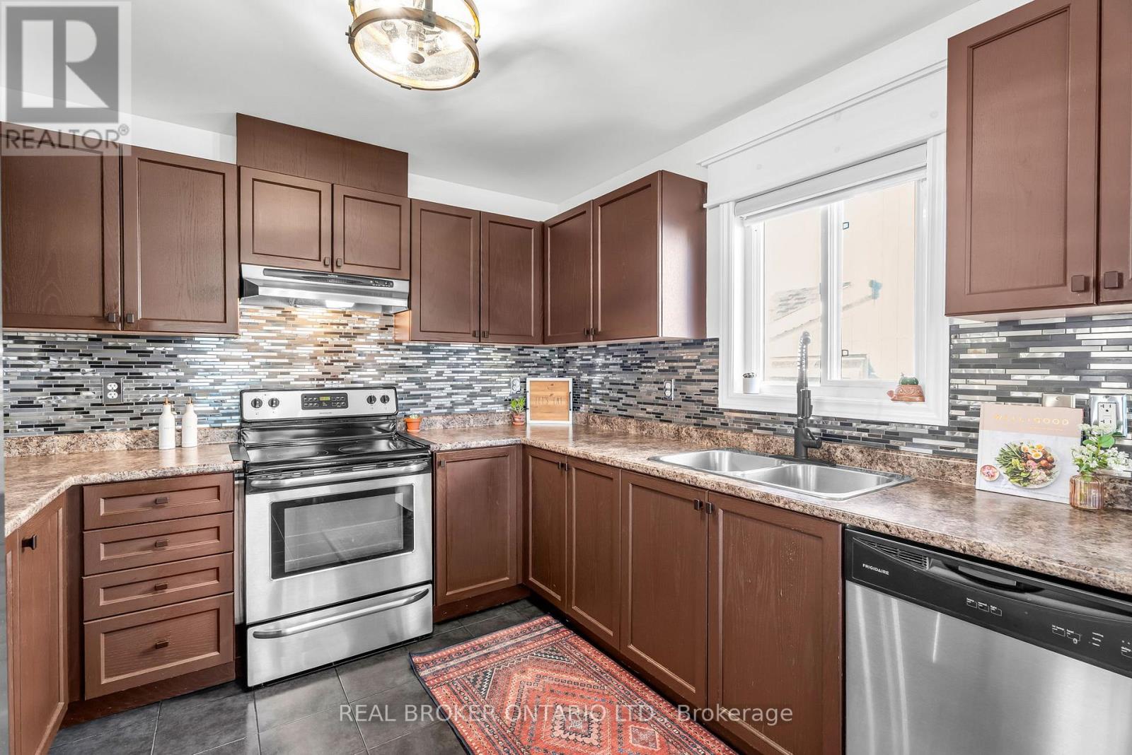 Photo 36 of 292 Regina Street, Clearview ON